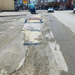 belediyenin yapmadigi yola esnaftan ilginc cozum 6eOekK9L