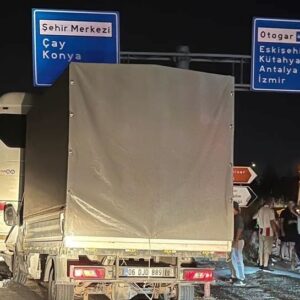 kamyonet yolcu otobusune carpti 7 yarali 1kSmafYK