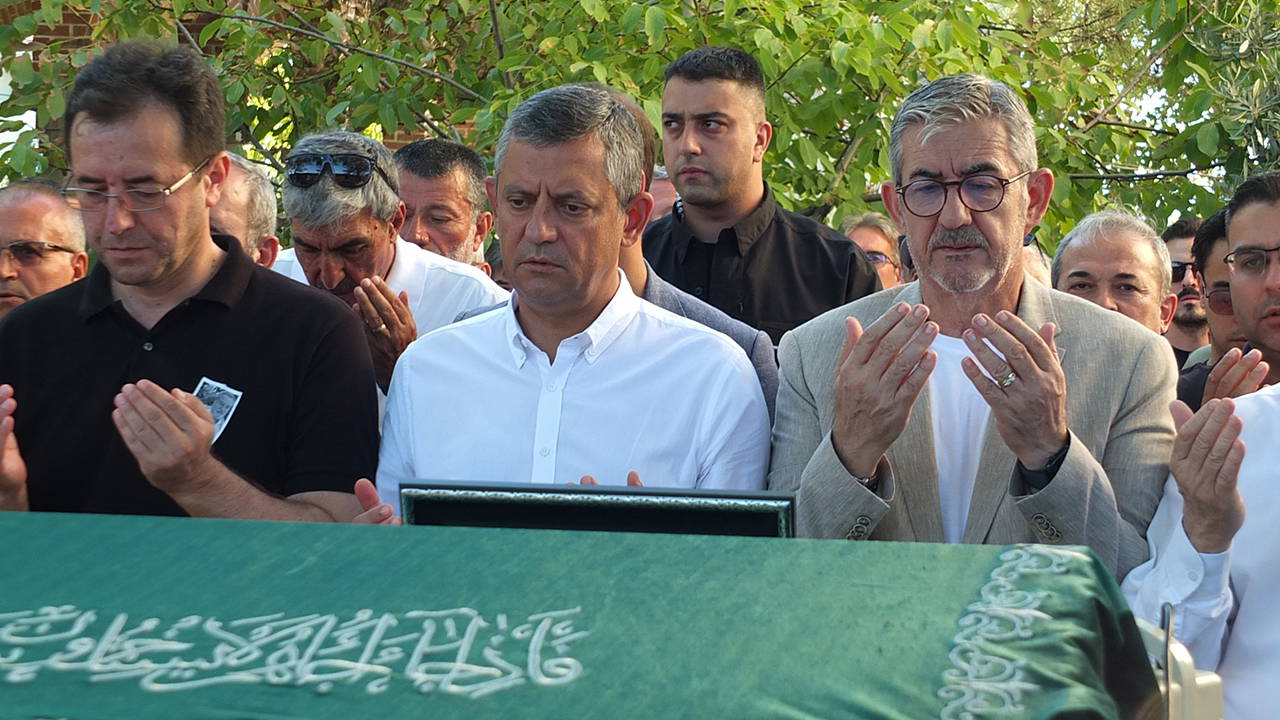 ozgur ozel burhaniyede cenaze torenine katildi QrahmT1O