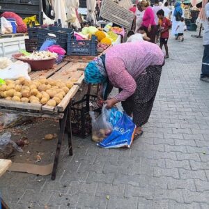 pazara giden vatandas birinci sinifi zenginler yer gariban ikinci sinifa razi X8FqRFJj