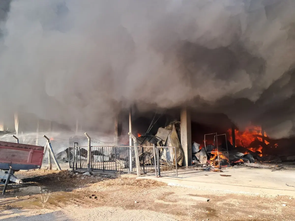 serikte yangin iki isyeri alev alev Vpxeu4ky