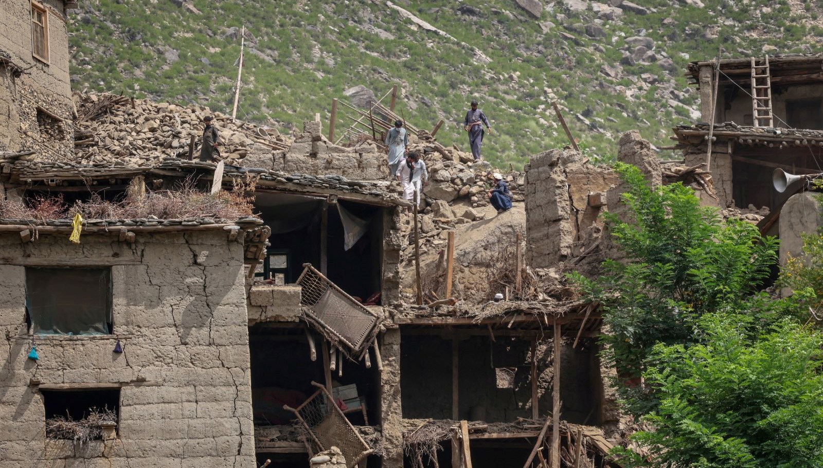 afganistanda cifte deprem komandolar havadan indirildi e3OqTzU3