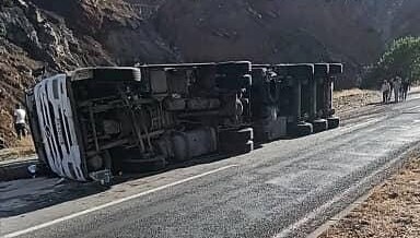 elazigda viraji alamayan tir devrildi bsFPjO9Y