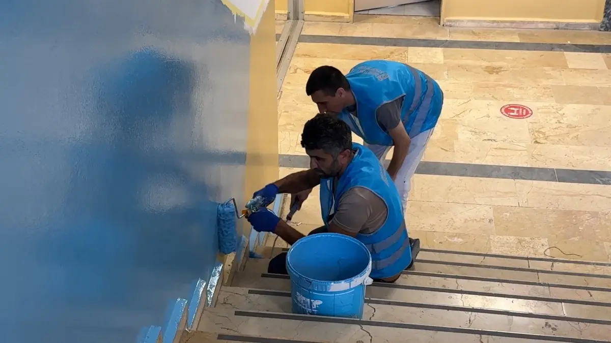 hukumluler okul temizligi yapiyor TYfUrhX4