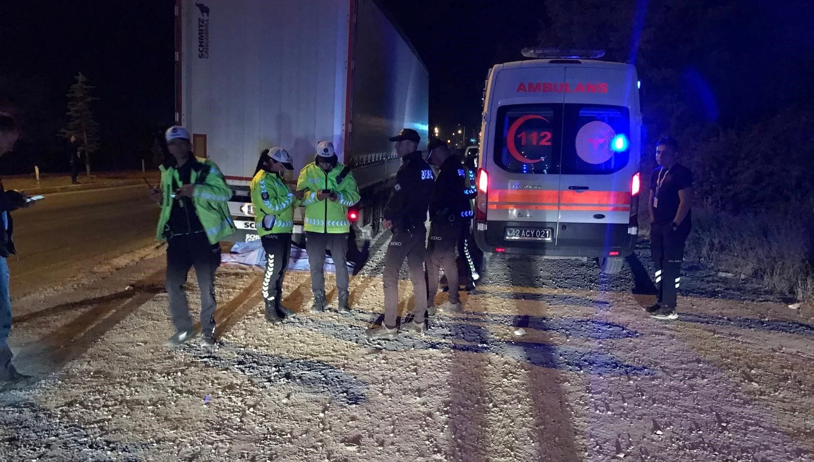 karsiya gecmek isterken tirin carptigi genc hayatini kaybetti Gem4akTp