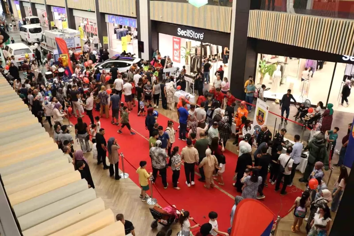 kayseride jandarma tanitim standi acildi PIA25GNN