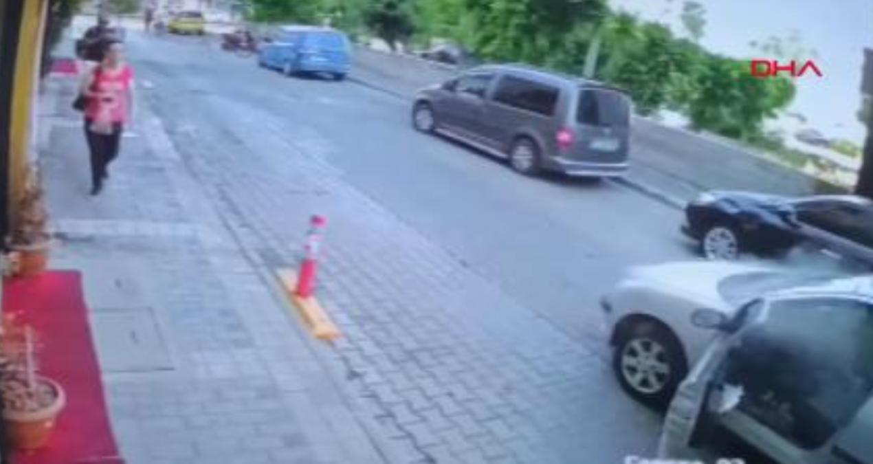 seyir halindeyken yanan otomobil kule dondu Uhr7n66J