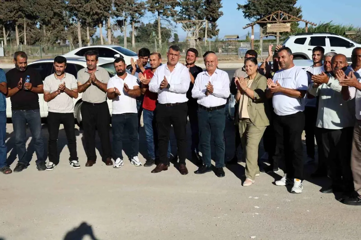 adanada tarim iscileri eylemde BRuNIiGN