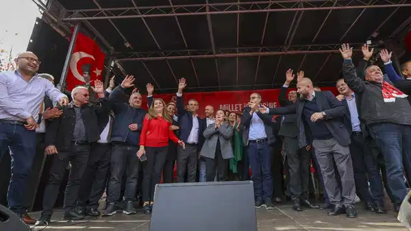 chpnin bruksel mitinginde avrupali sosyal demokrat liderlerden destek mesajlari demokrasiyi savunanlari savunun 2NXHYKKO.jpg