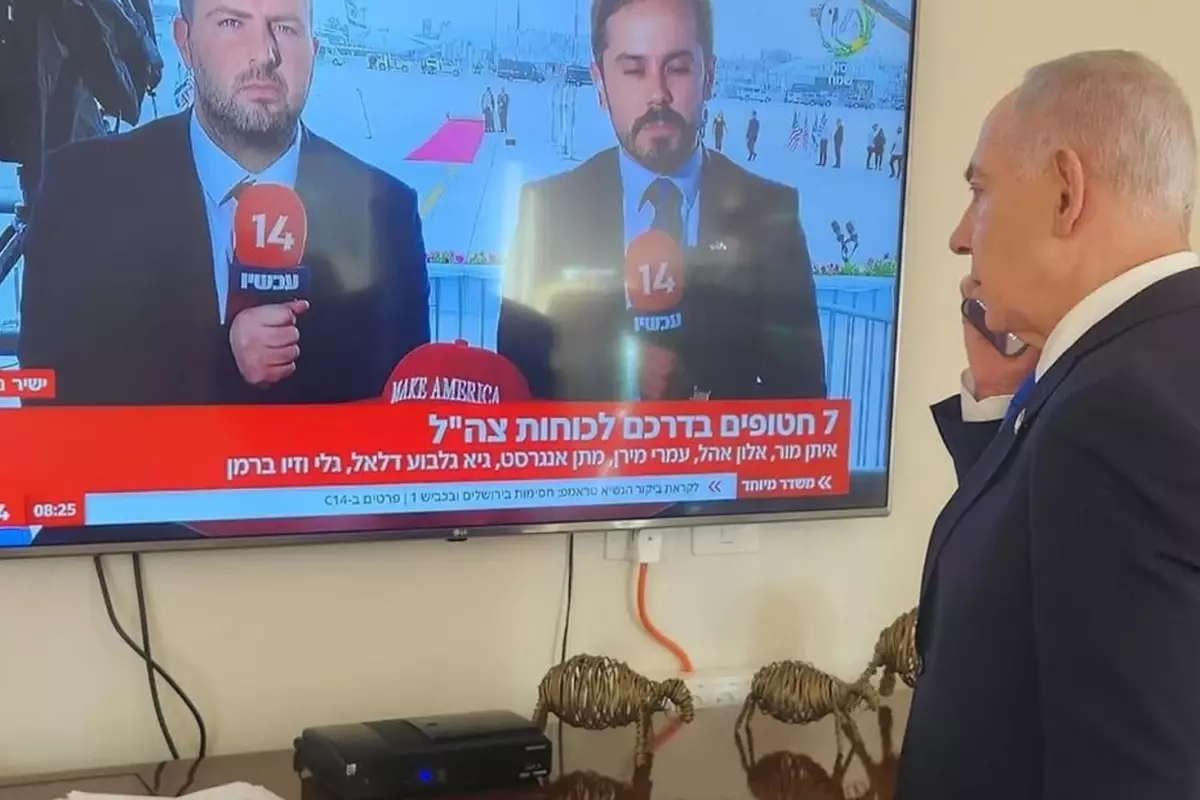 gazzede tarihi goruntuler hamas 2 grup rehineleri teslim etti U8OgaHVX.jpg