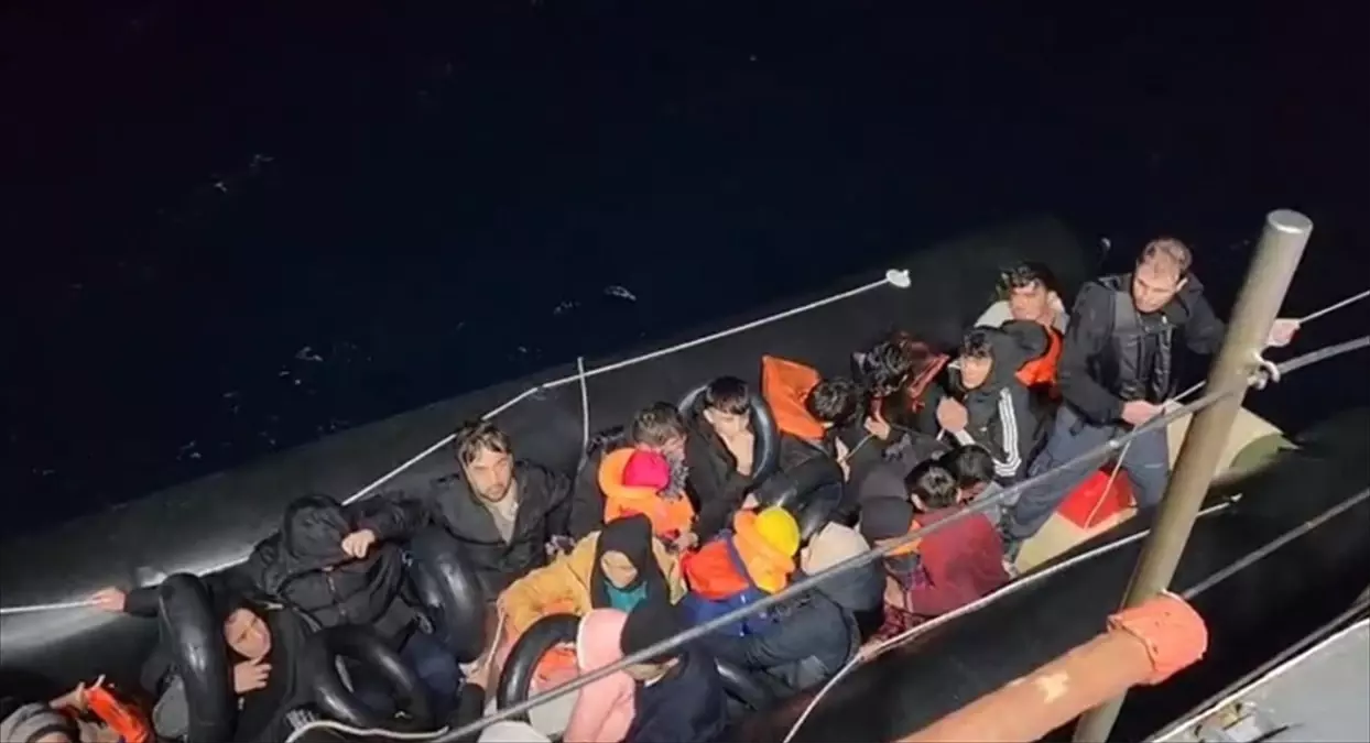 izmir aciklarinda 104 duzensiz gocmen yakalandi 6j2PaJOF.jpg