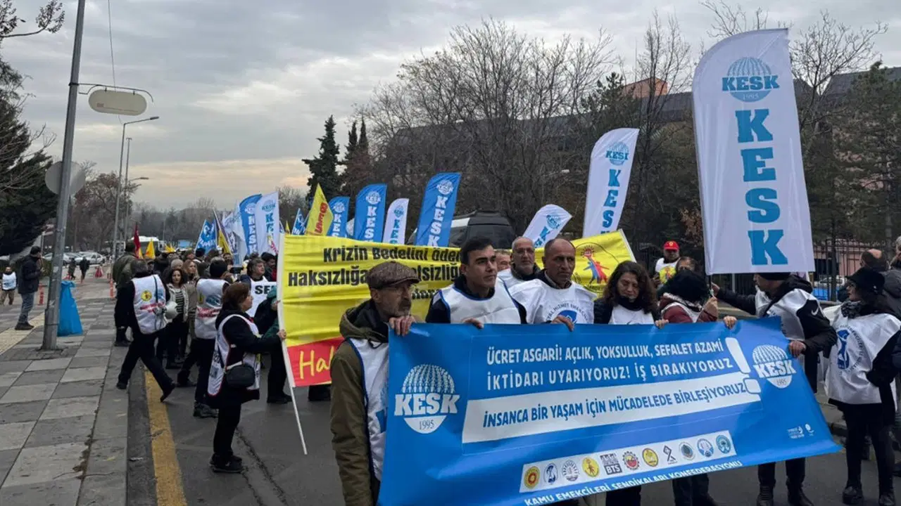 kesk kamu gorevlileri hakem kurulunun 2026 2027 donemine iliskin zam kararini mahkemeye tasidi CxLszyRX.jpg