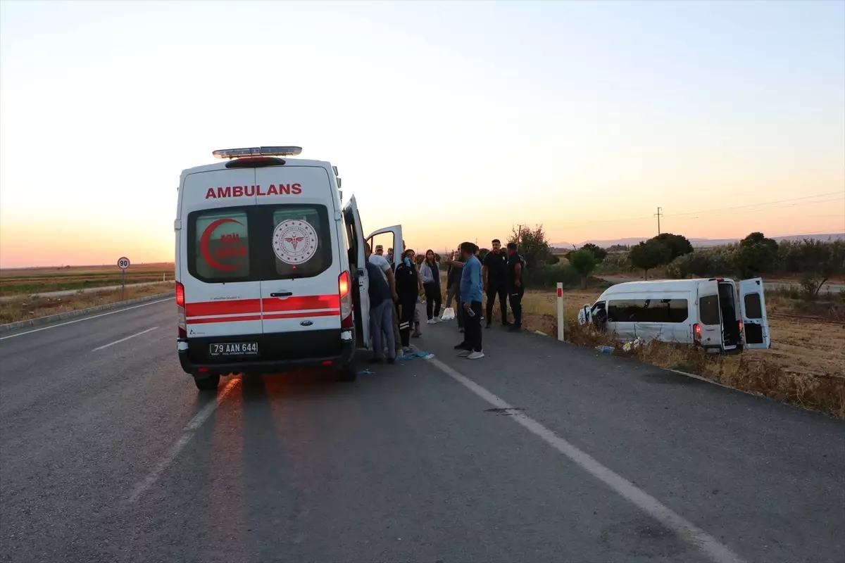 kiliste minibus otomobil kazasi 12 yarali qcVNEeNk.jpg