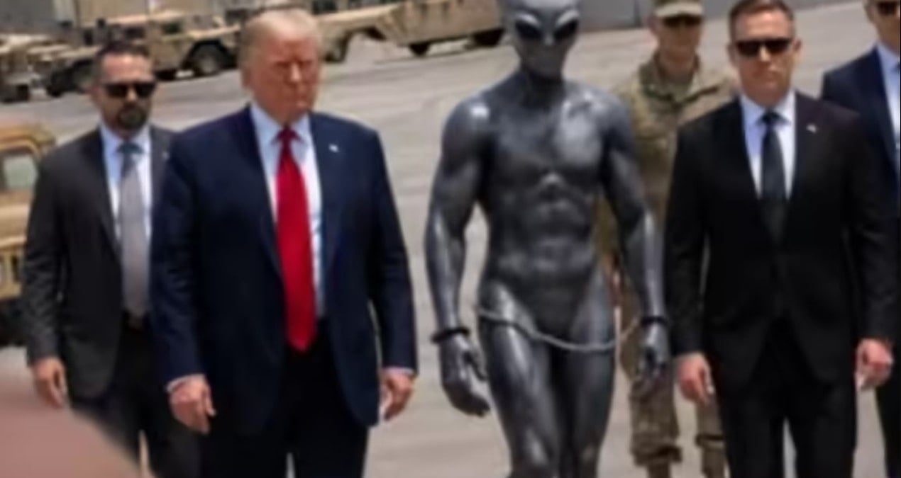 trumptan-cok-tuhaf-uzayli-paylasimi-neden-kelepceli-8nXamlQJ