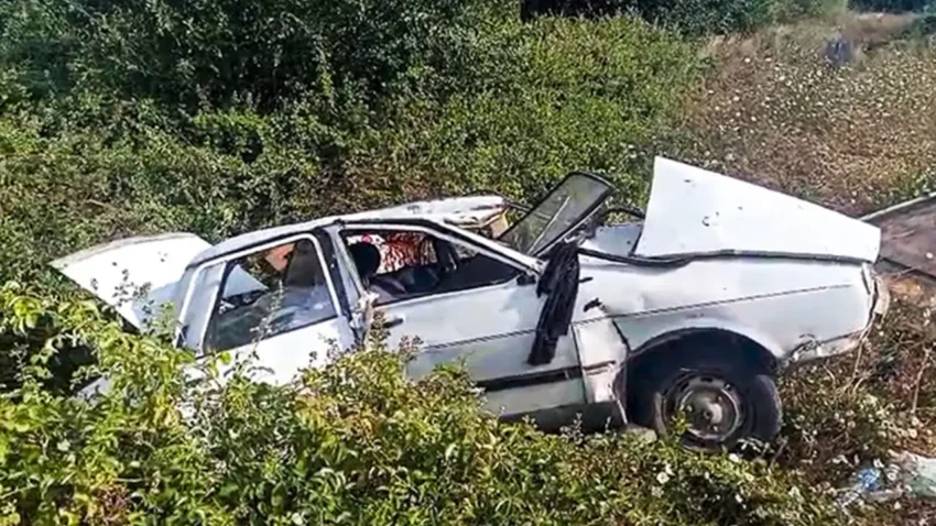 Adanada zincirleme kaza otomobil narenciye bahcesine devrildi 2si cocuk 4 yarali AVSdapXA